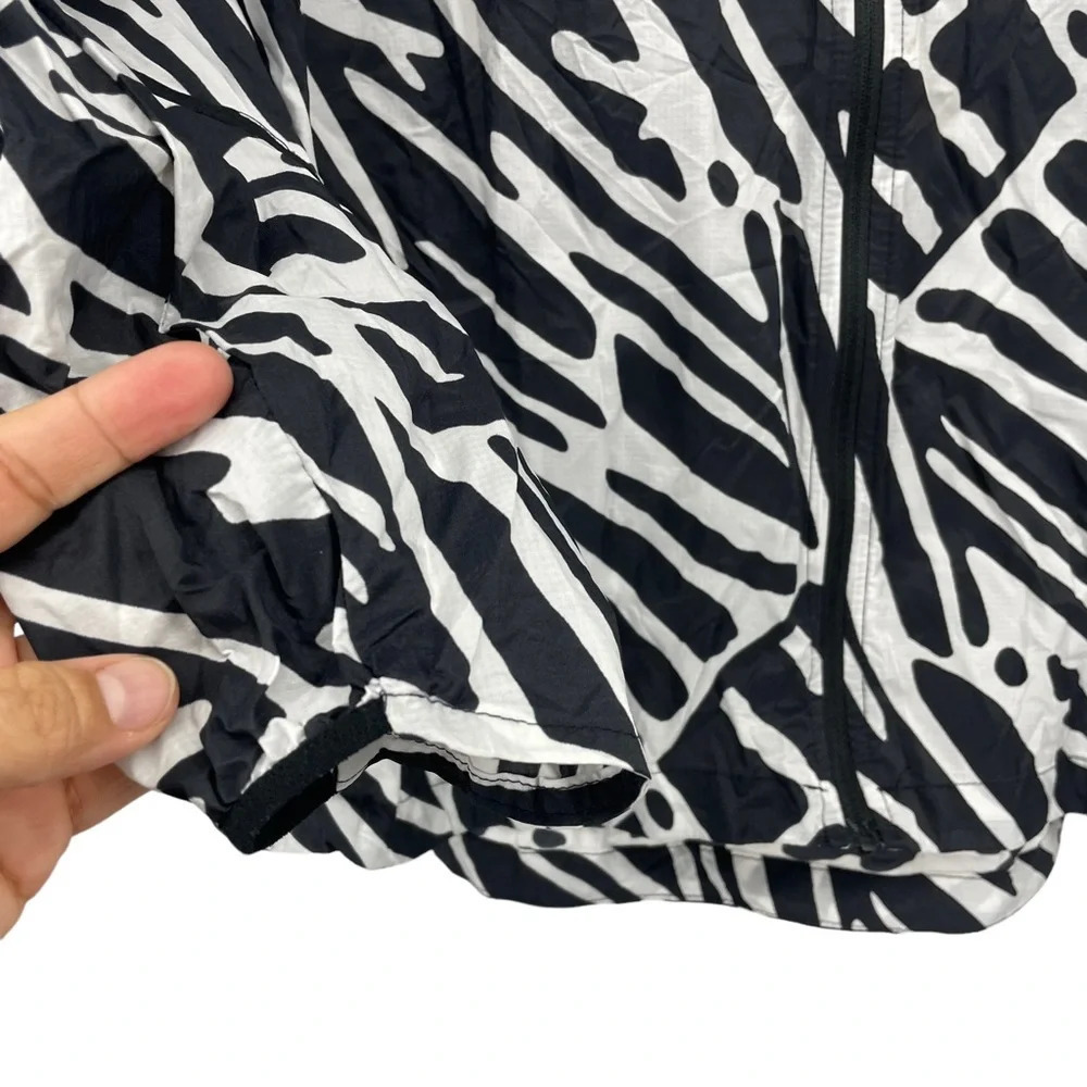 Nike Ultra Thin Packable Running Jacket Black And… - image 3